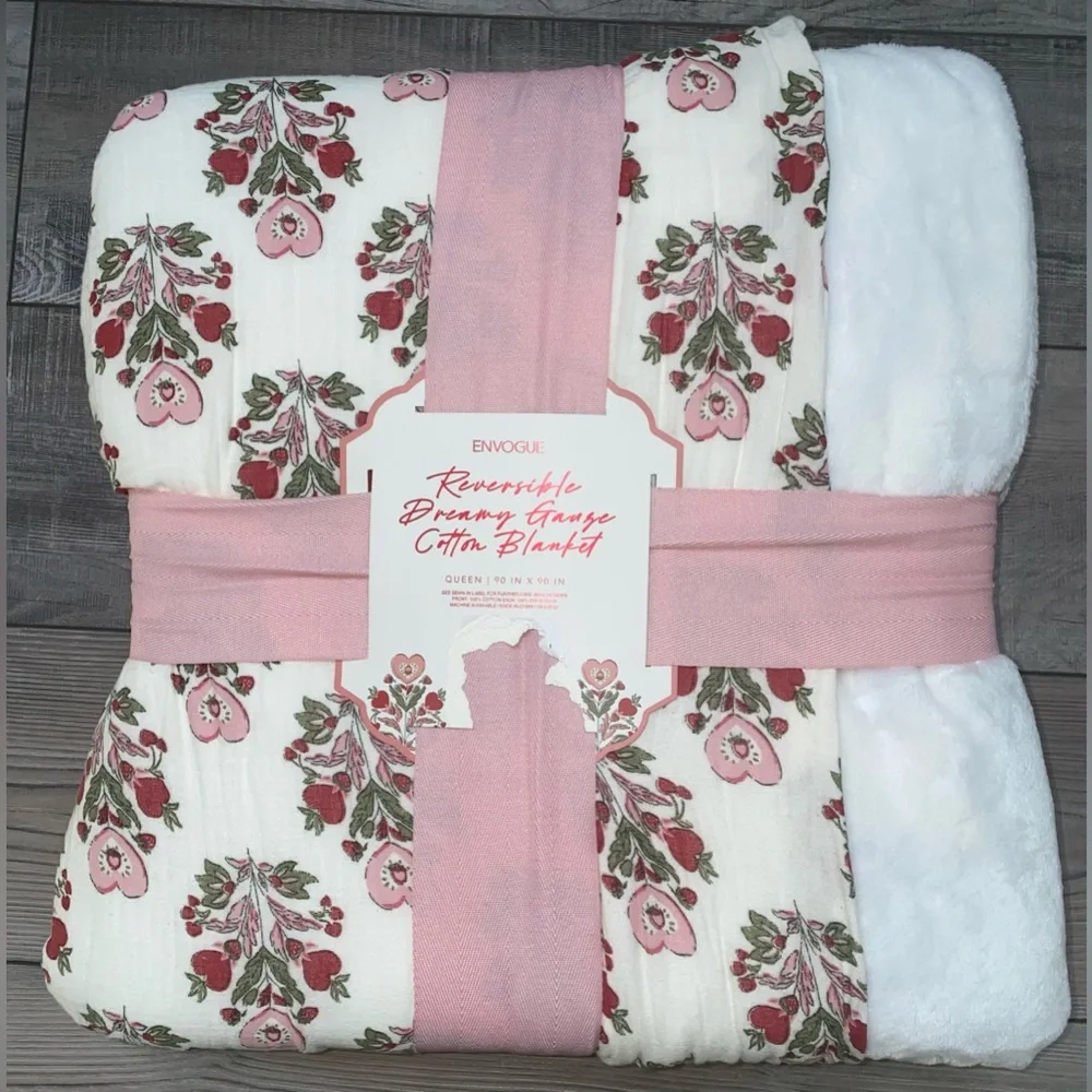 NWT Envogue Reversible Dreamy Gauze Cotton Blanket Soft White Floral Queen Size
